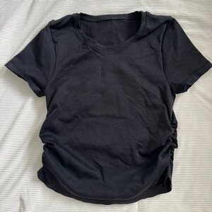 OQQ Basic Black Tee